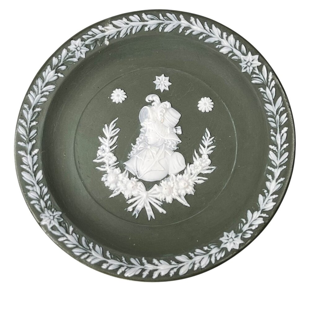 Jasperware Green White Lady Cameo Plate 6" Silhouette Bonnet Embossed Wall Hang